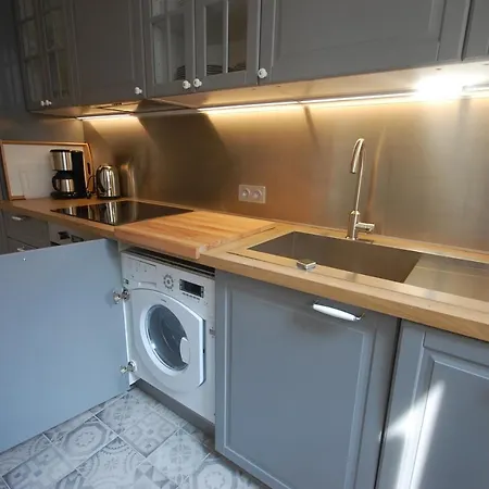 2 Bedrooms Latin Quarter דירה *